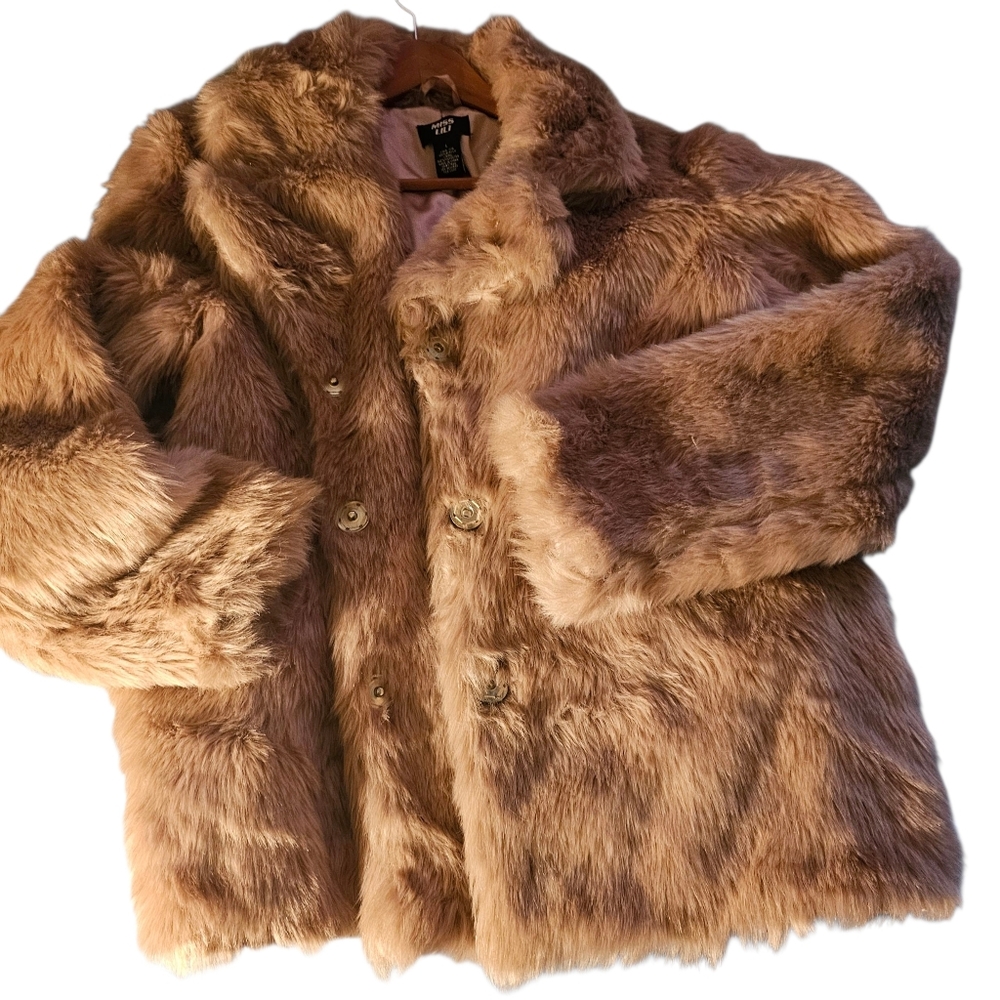 MISS LILI Faux Fur in Size Large